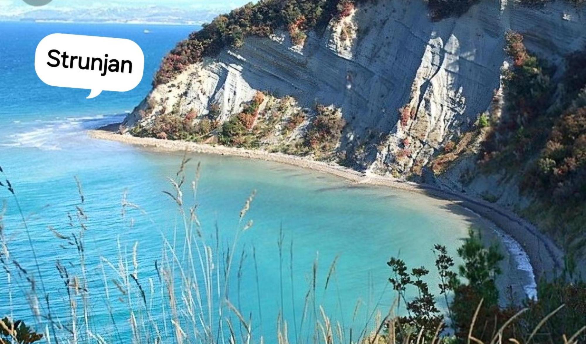 Villa Dts3 Kaštel Rum bild